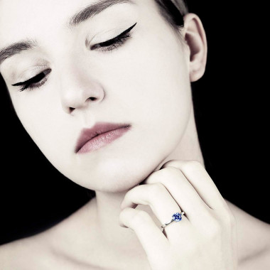 Bague saphir bleu or blanc Judith Solo