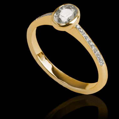 Bague de fiançailles diamant forme ovale pavage diamant or jaune Moon