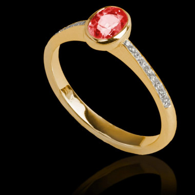 Bague de fiançailles rubis forme ovale pavage diamant or jaune Moon