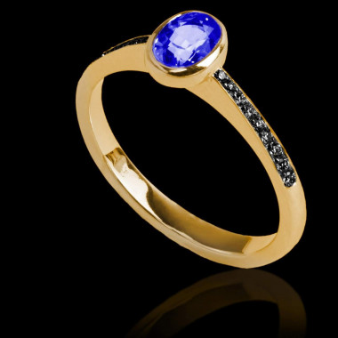 Bague de fiançailles saphir bleu forme ovale pavage diamant noir or jaune Moon
