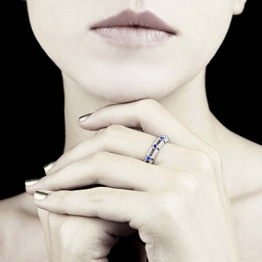 Bague saphir bleu 0,9 carat pavage diamant or blanc Terre